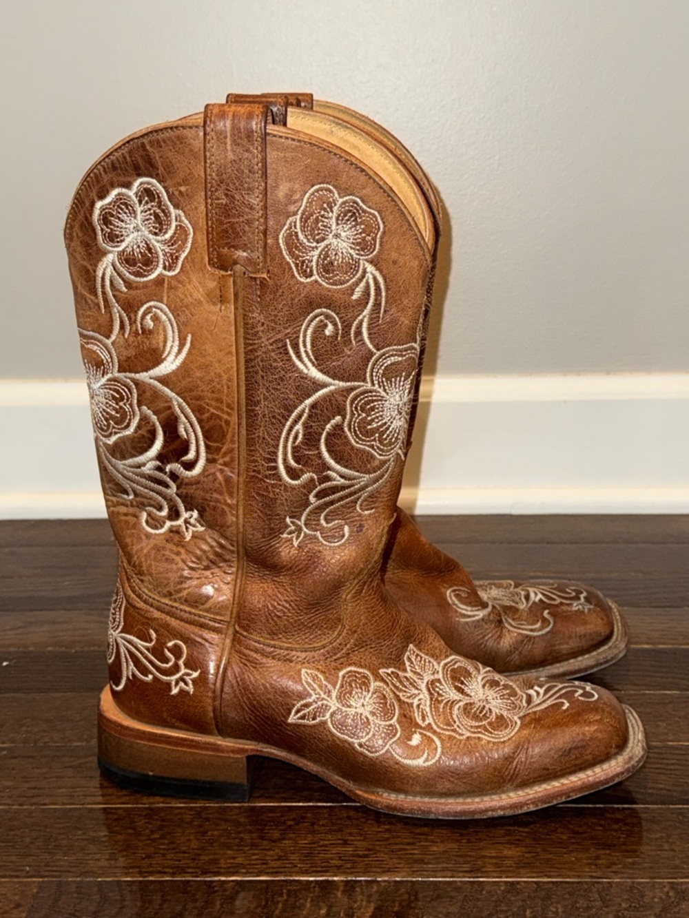SHYANNE WOMEN'S LASY FLORAL EMBROIDERED WESTERN BOOTS Size 7.5 - Picture 5 of 12